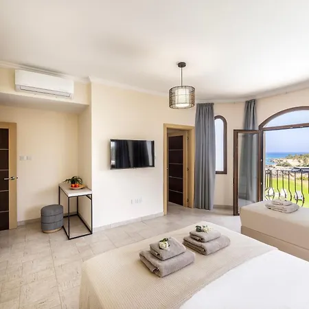 Willa Sunnyvillas: 4br Seafront Villa*private Pool*bw44